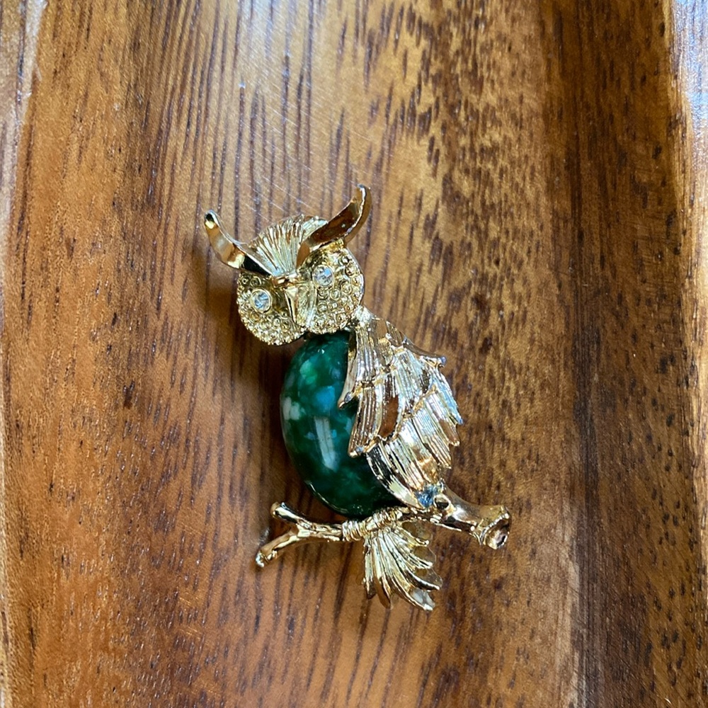 Gerry’s lucite belly owl brooch. 1 1/2 inches